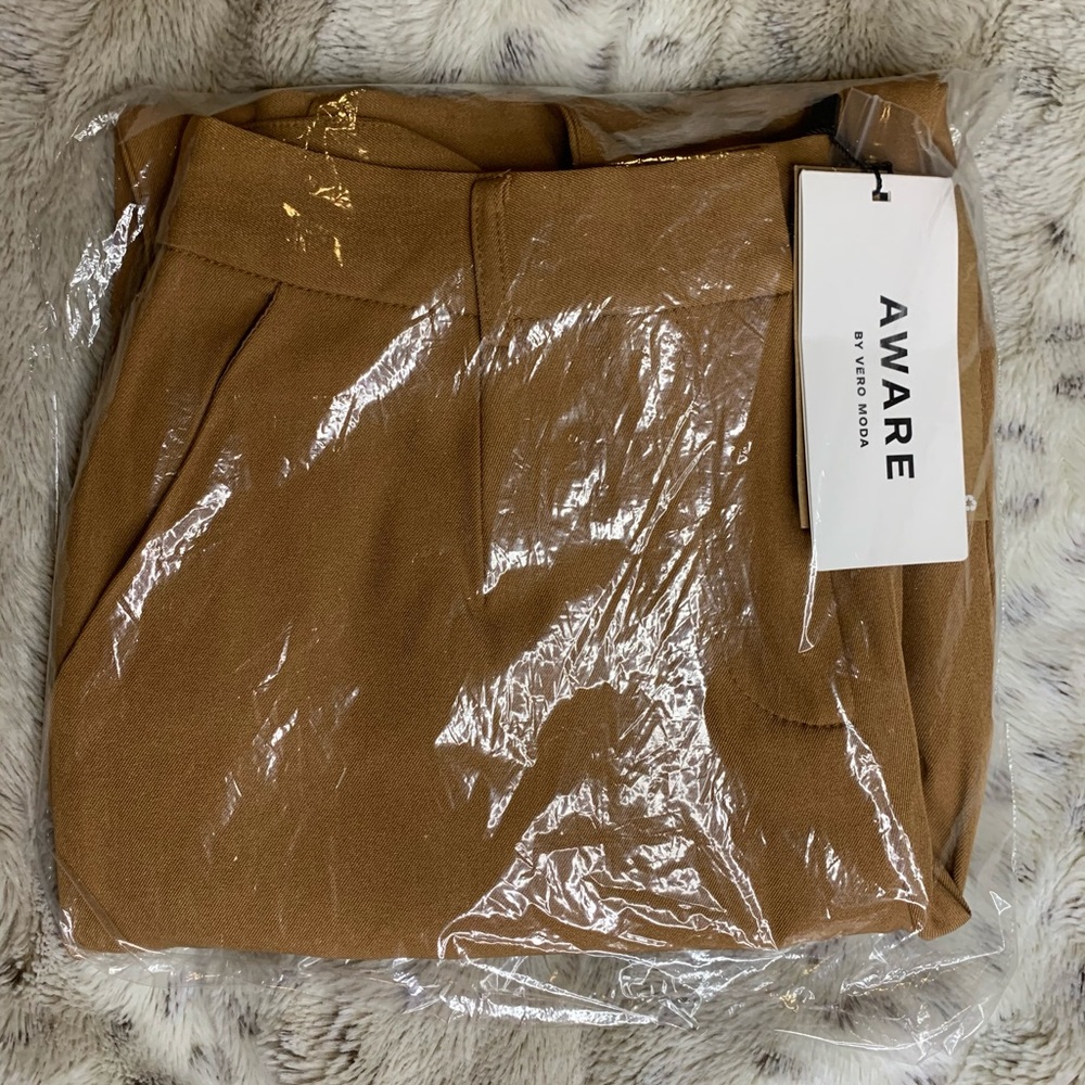 Vero Moda Button Cuff Ankle Pants